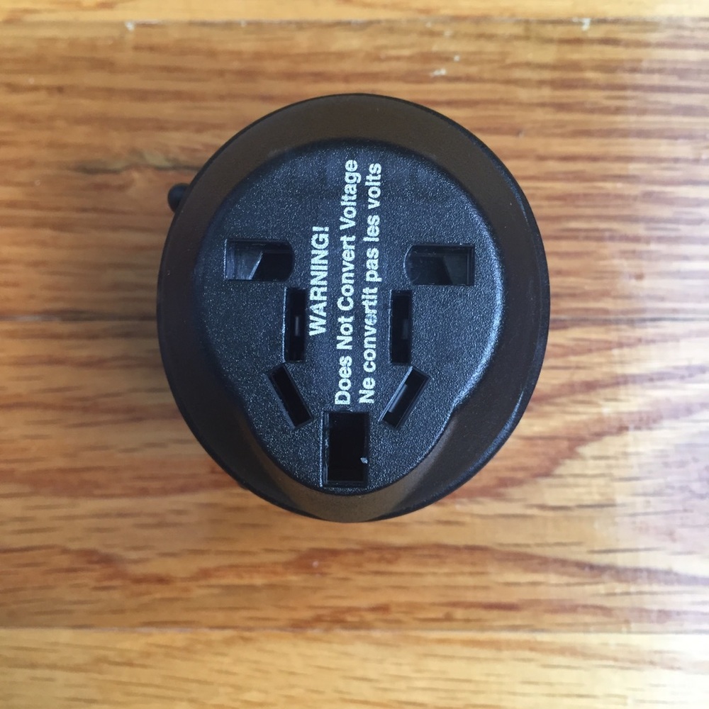 Universal travel adapter
